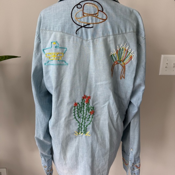 Vintage! Western Sewn Embroidered Light Blue Chambray Denim Shirt - Picture 7 of 14